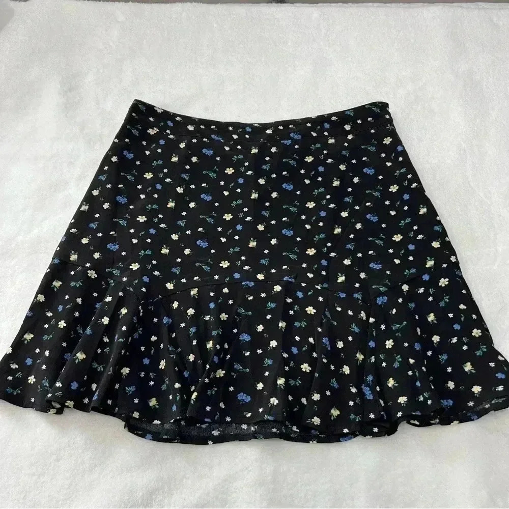 Vici Floral Skirt size L